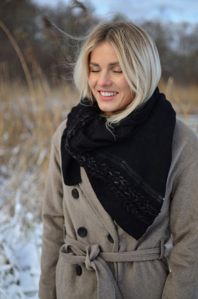 Wool scarf Black VI